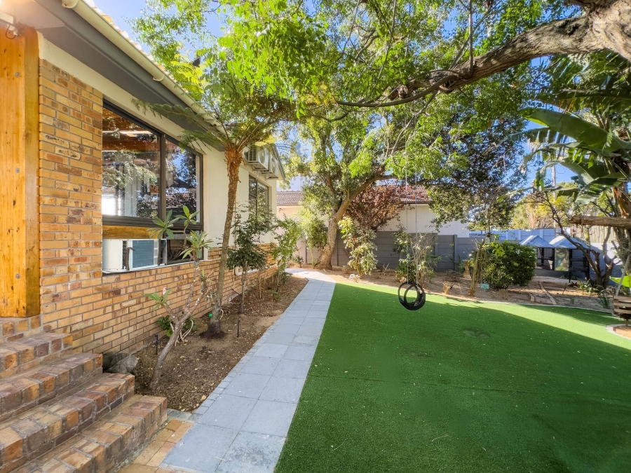 5 Bedroom Property for Sale in La Rochelle Western Cape